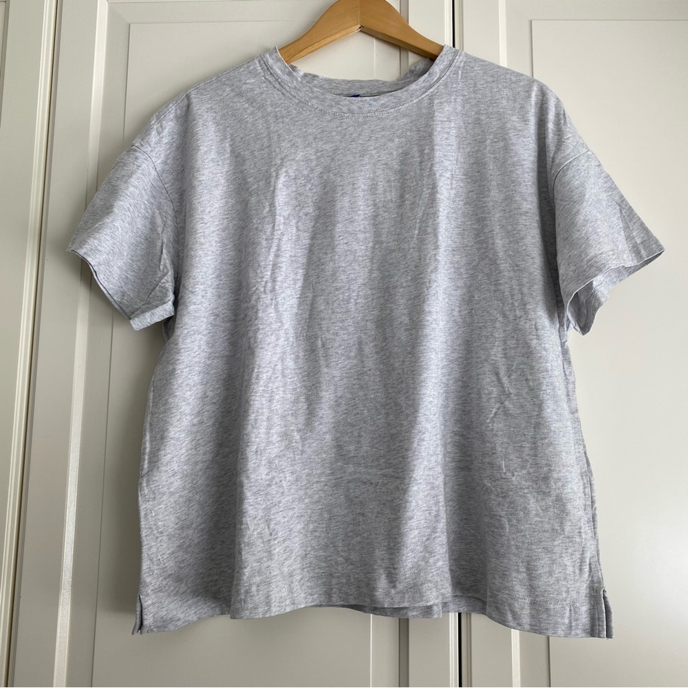 Old Navy Grey T-Shirt